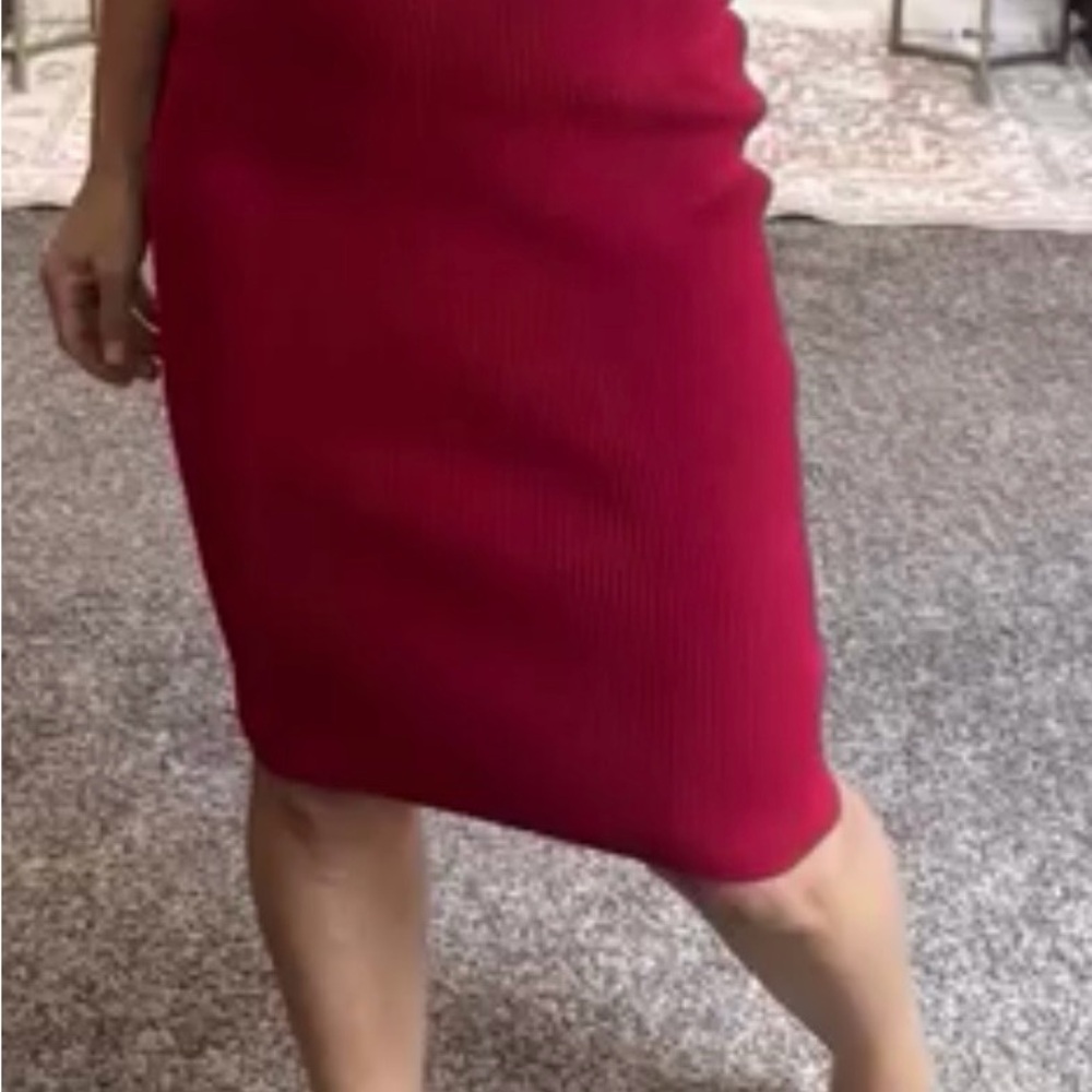 GSTQ Red Ribbed Knit Skirt Size M/L.